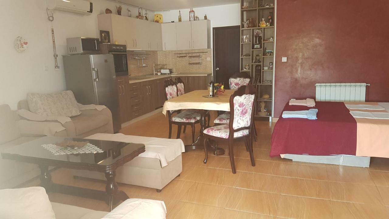Apartmani Neda Bane Petrovac Exterior photo