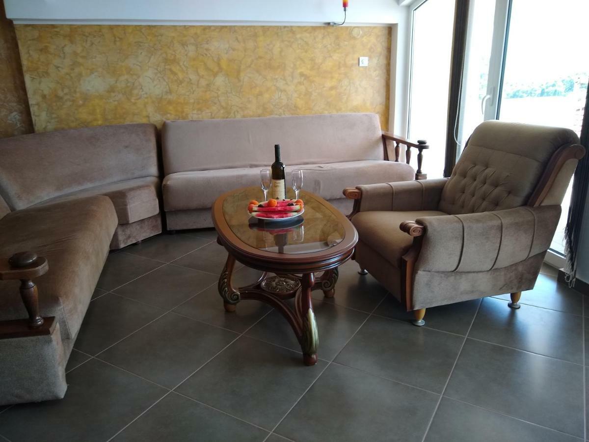 Apartmani Neda Bane Petrovac Exterior photo